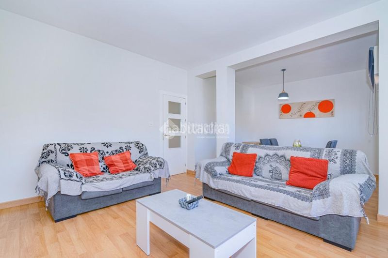 Foto a715324b-2398-41ef-bc84-74a06eead1b0. Flat with heating in Loja