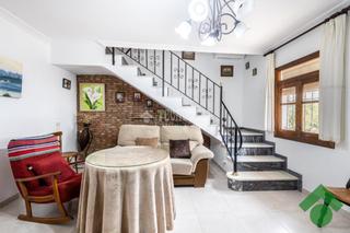 Casa aparellada a Loja. Casa en venta en loja