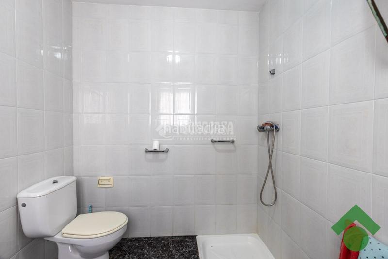 Foto 0e4e3788-1050-44b2-bfcc-977120fa2e06. Haus mit heizung parking in Loja