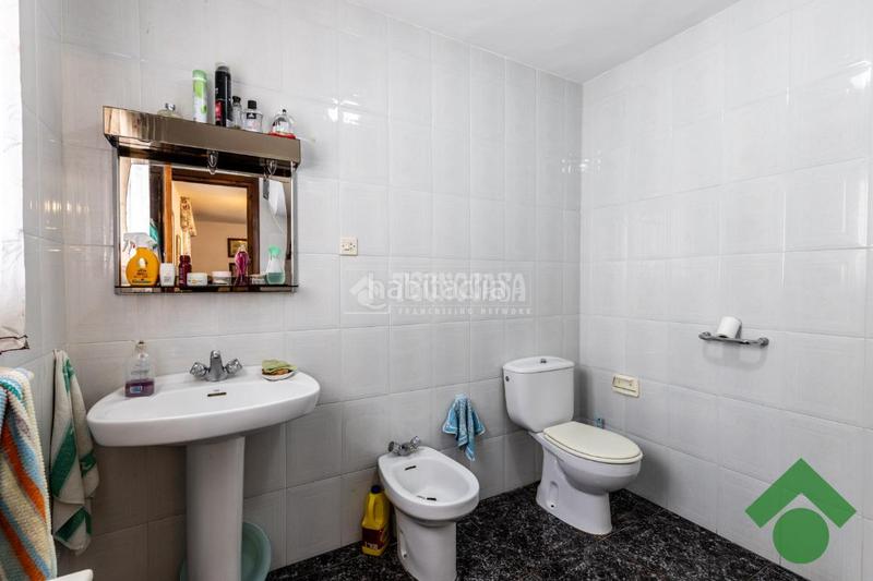 Foto c87cd1df-79d6-43ad-834a-d190b23a8b33. Haus mit heizung parking in Loja