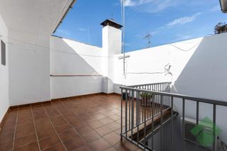 Casa aparellada a Loja. Casa en venta en loja