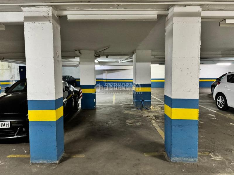 Foto f78724d0-0ce8-4198-b7b3-e46bdbed9748. Aparcament cotxe a Centro Urbano San Sebastián de los Reyes