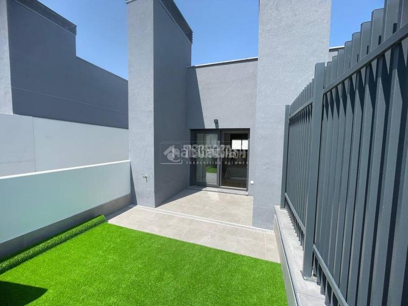 Foto e9476db0-8191-4499-993f-0d1b7202dff8. Affitto duplex con parcheggio in Polígono Industrial-Norte San Sebastián de los Reyes