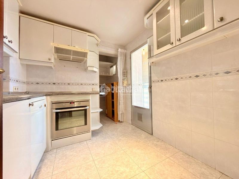 Foto 5a1a4f15-66ad-4655-a2d0-a65cde90228d. Pis amb calefacció aparcament a Vinateros Madrid