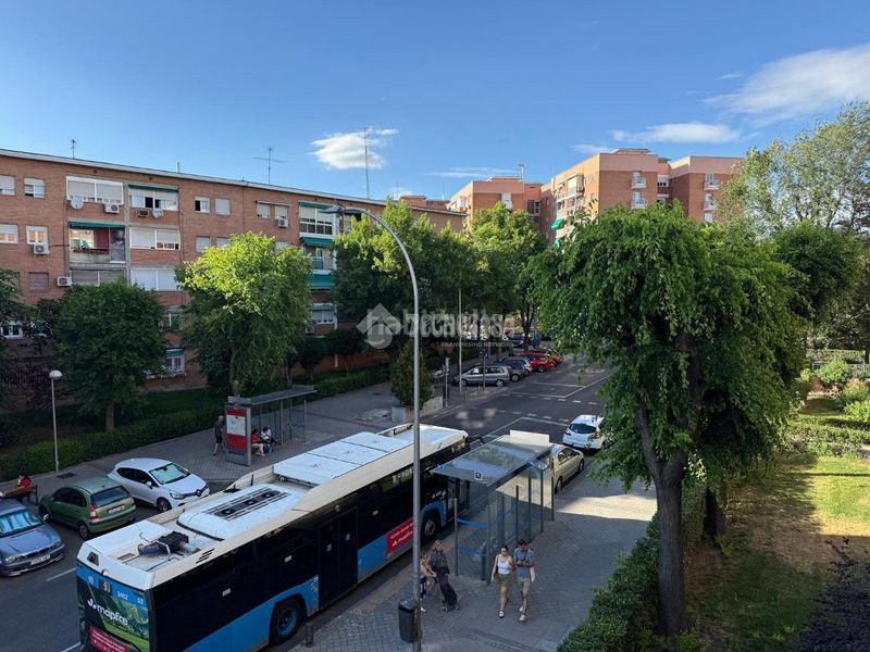 Foto 84fa39f8-e298-4f36-ac79-b2466f4fcddb. Pis amb calefacció aparcament a Vinateros Madrid