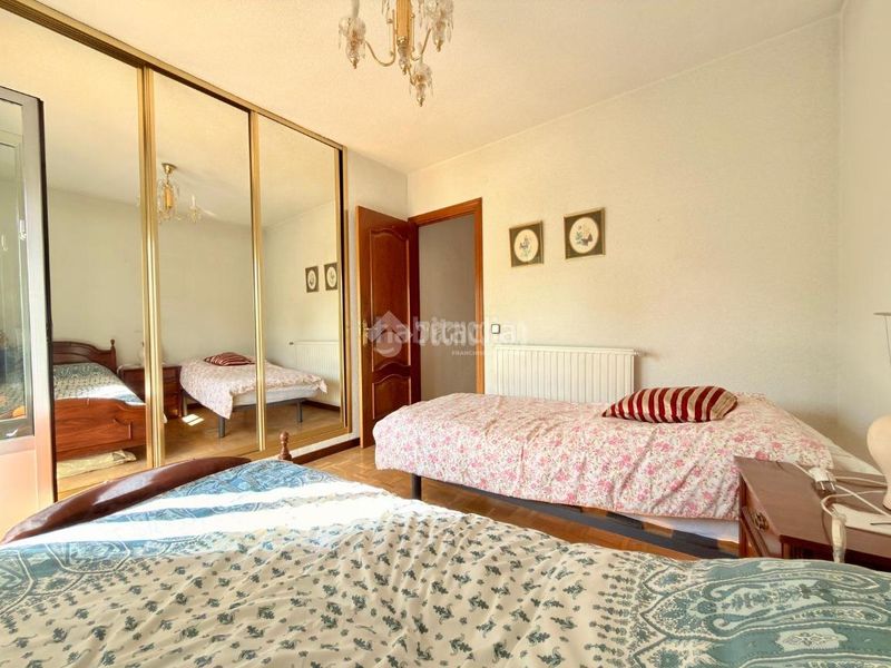 Foto af8bd46a-d744-4565-af50-9915ce850679. Pis amb calefacció aparcament a Vinateros Madrid