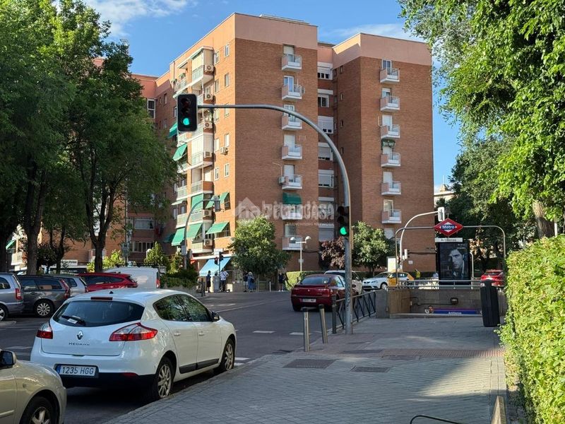 Foto bc39f6a5-bf67-42c5-80f9-724bc0b4ce67. Pis amb calefacció aparcament a Vinateros Madrid