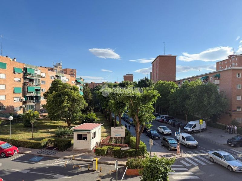 Foto c288d943-f28d-4934-84c5-4f84d9170135. Pis amb calefacció aparcament a Vinateros Madrid