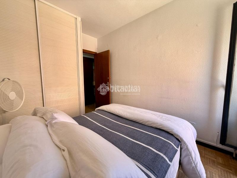 Foto a5652965-ba6a-4b0e-9452-4728de0b2408. Pis amb calefacció aparcament a Vinateros Madrid
