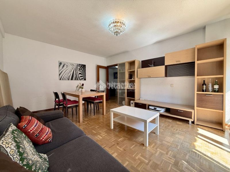 Foto b186a222-a621-4815-a495-7662d02c2885. Pis amb calefacció aparcament a Vinateros Madrid