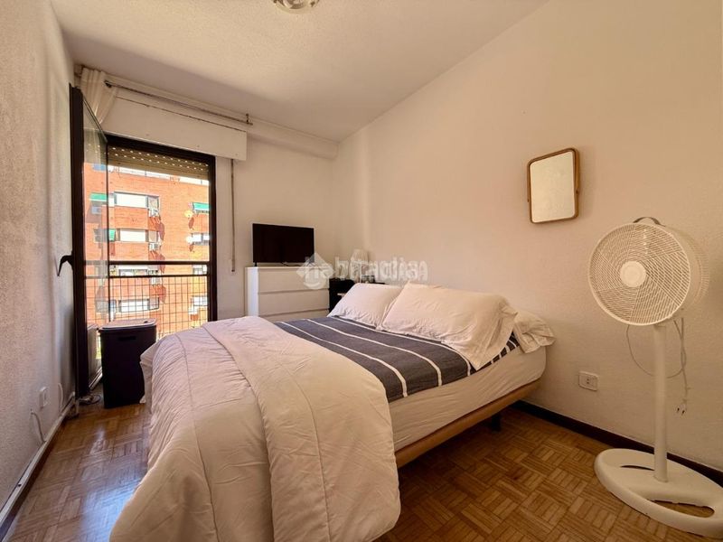 Foto b1b2e7b3-4c62-4dc1-95b4-c9b751598d7c. Pis amb calefacció aparcament a Vinateros Madrid