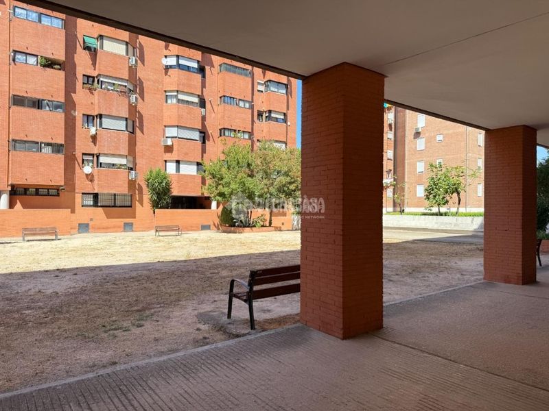 Foto b2a162ea-023f-4e23-8908-febaa3dfed5e. Pis amb calefacció aparcament a Vinateros Madrid