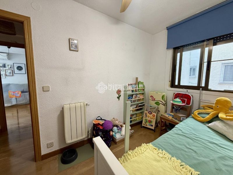 Foto f3bd8bc4-b740-4af5-bad5-6b5729c4e2f8. Pis amb calefacció aparcament a Vinateros Madrid