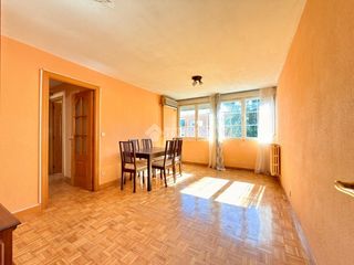 Etagenwohnung in Vinateros. Piso en venta en madrid