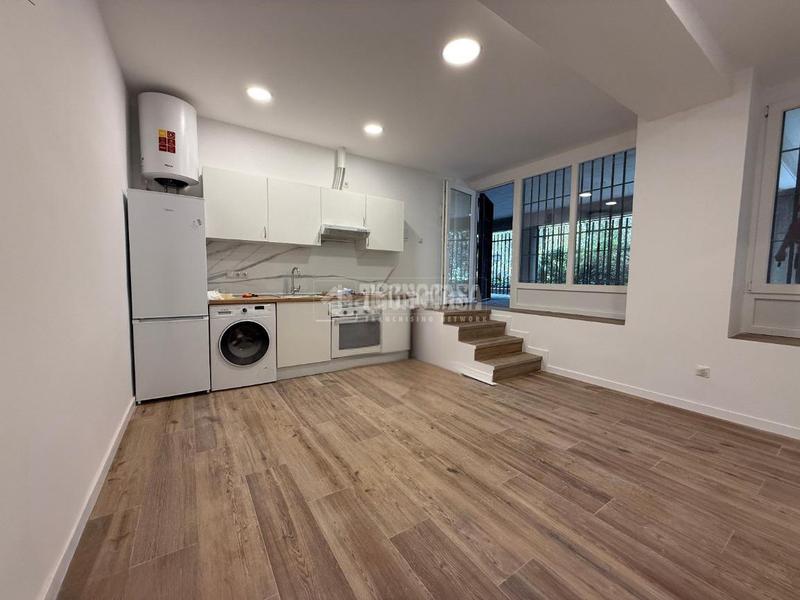 Foto 18ed6c47-6962-40e9-ae95-41e22ba24274. Local comercial  en venta en Vinateros Madrid