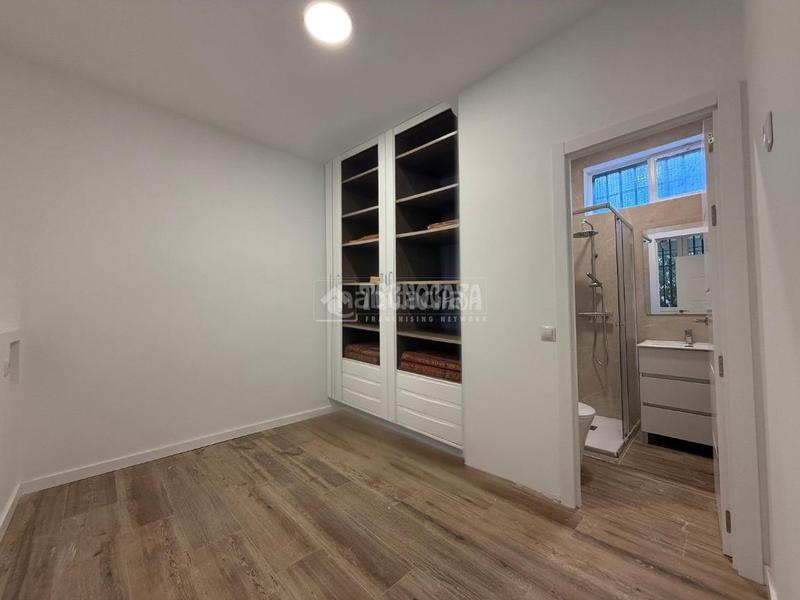 Foto 7322014a-7460-4ff3-a9e3-012692201d41. Local comercial  en venta en Vinateros Madrid