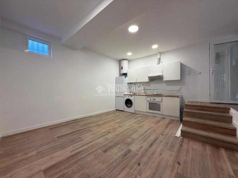 Foto cef06bc9-0596-44ad-a59d-3822406f8f4d. Local comercial  en venta en Vinateros Madrid