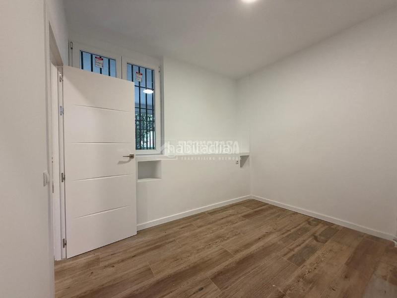 Foto fee6d5cf-ff43-489c-bd63-94cab8682c94. Local comercial  en venta en Vinateros Madrid