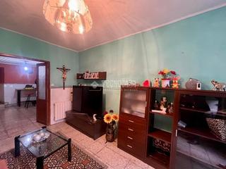 Casa aparellada a Valdepeñas. Casa en venta en valdepeñas