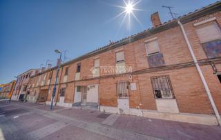 Casa aparellada a Barrio España. Casa en venta en valladolid