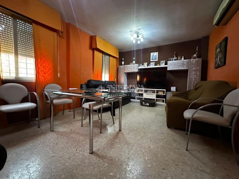 Foto 328f24fc-46f4-4141-9380-6cdf480681b9. Maison jumelée avec parking dans Sector Sur Córdoba