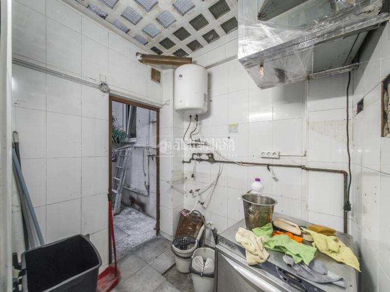 Foto bd3332e4-9655-406a-82c8-5ce7230ee5a8. Local comercial a Arapiles Madrid