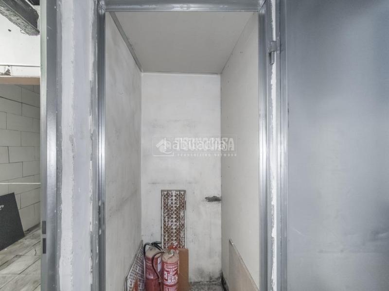 Foto c2e41cd4-f0aa-4501-adb9-a3a4049d493d. Local comercial a Arapiles Madrid