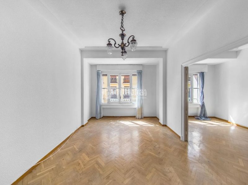 Foto f1cc7d7e-4c2e-4882-a6e7-ef344f06a49e. Piso  en venta en Arapiles Madrid