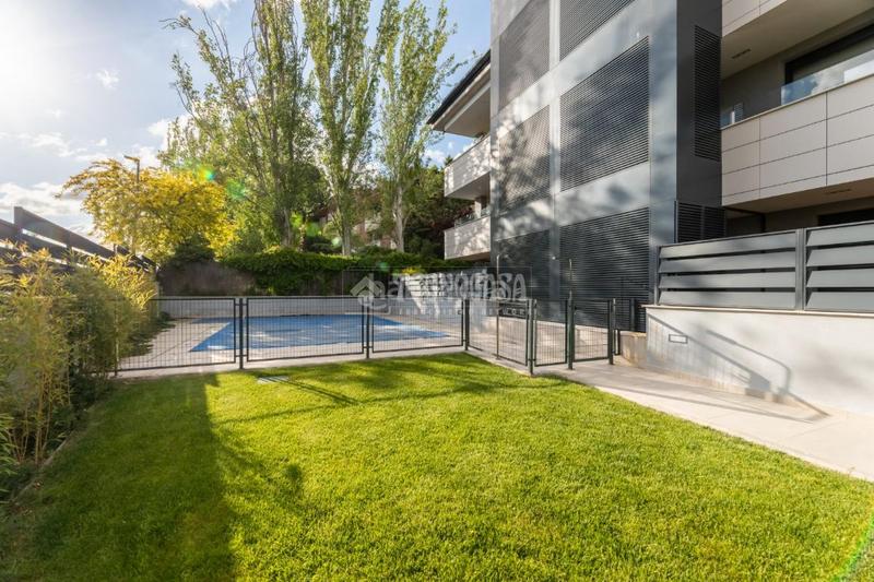 Foto c8f09d7f-b874-463c-8357-4a333264172c. Ático  en venta en las rozas de madrid en Yucatán-La Cornisa Rozas de Madrid (Las)