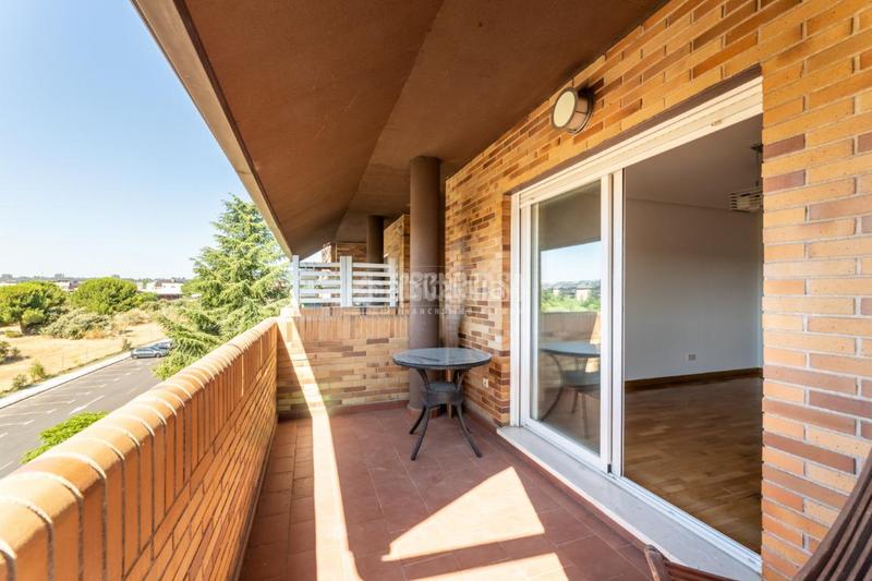 Foto 2546bfa5-c170-4958-8109-bf956b41f5ea. Location appartement avec parking dans Monte el Pilar Majadahonda