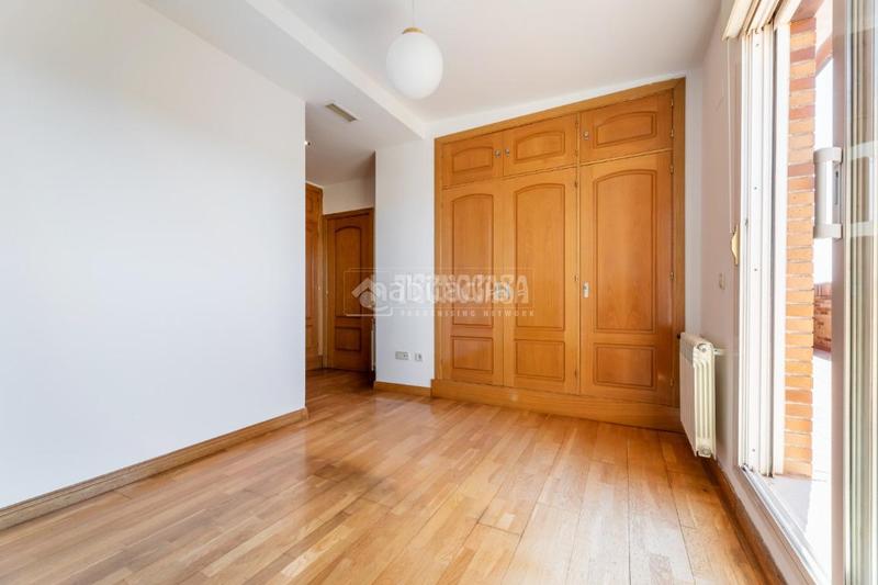 Foto 36e1b2f0-7bc9-431e-85b0-1ed58df7d014. Location appartement avec parking dans Monte el Pilar Majadahonda