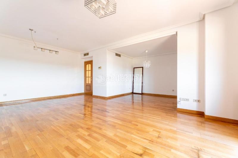 Foto 8fdfef5d-5b29-4990-8f91-90705354e682. Location appartement avec parking dans Monte el Pilar Majadahonda
