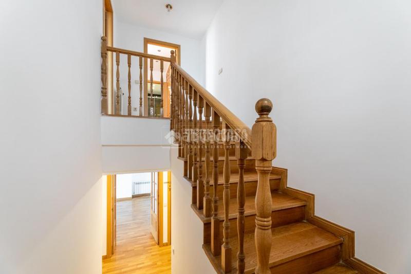Foto cf547e5c-cd62-4d01-a72a-0a22fe2d15f7. Location appartement avec parking dans Monte el Pilar Majadahonda