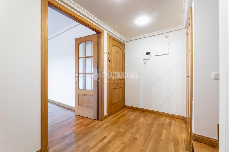 Foto d108fe42-9cfc-4b7b-ac75-e8e48932aef8. Location appartement avec parking dans Monte el Pilar Majadahonda