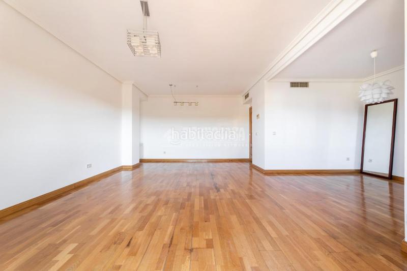Foto d4a9d786-c788-49af-b03e-ecd0757ae53c. Location appartement avec parking dans Monte el Pilar Majadahonda