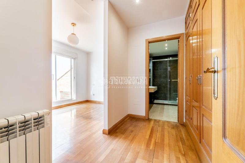 Foto dbf7685e-fdb4-4e81-9e61-0e7dab73e570. Location appartement avec parking dans Monte el Pilar Majadahonda