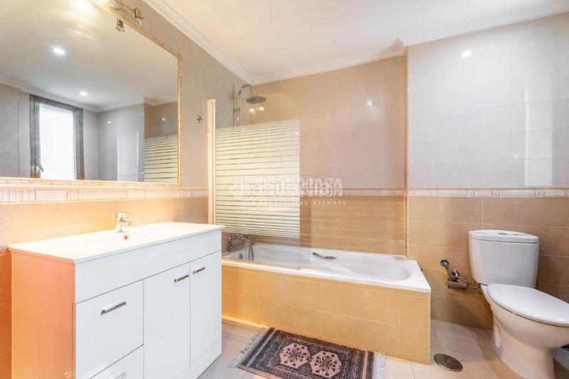 Foto abe6ced9-60d0-48ec-b1aa-080e3f097e9b. Flat with parking pool in Carretera del Plantío Majadahonda