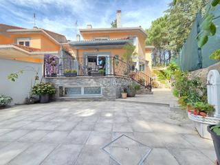 Casa bifamiliare en Collado Mediano. Casa en venta en collado mediano