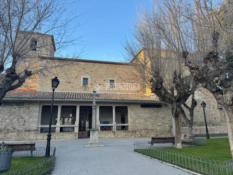 Foto 8a3380c1-3ddc-4ff6-8ef4-5e2e616a0759. Edifici a Collado Mediano