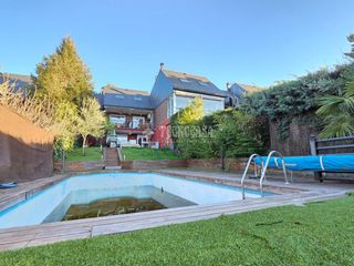 Casa aparellada a Collado Mediano. Casa en venta en collado mediano