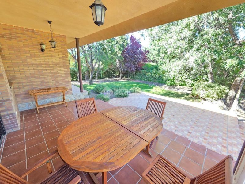 Foto c4a3158c-3a2c-4958-b565-c8a4ab036ae4. Casa amb calefacció a Becerril de la Sierra