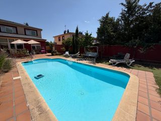 Casa aparellada a Collado Mediano. Casa en venta en becerril de la sierra