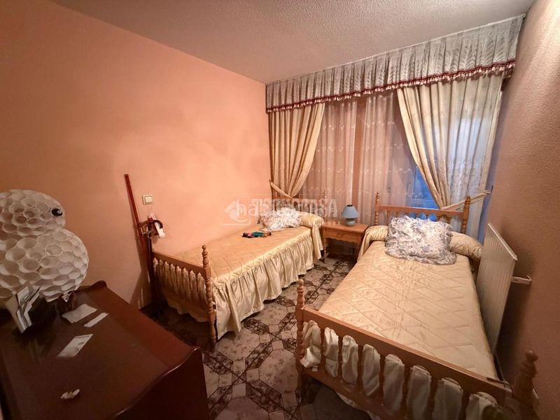 Foto 12bf2cce-af63-4886-9e2b-af77b2e26590. Pis amb calefacció a Palomeras Sureste Madrid