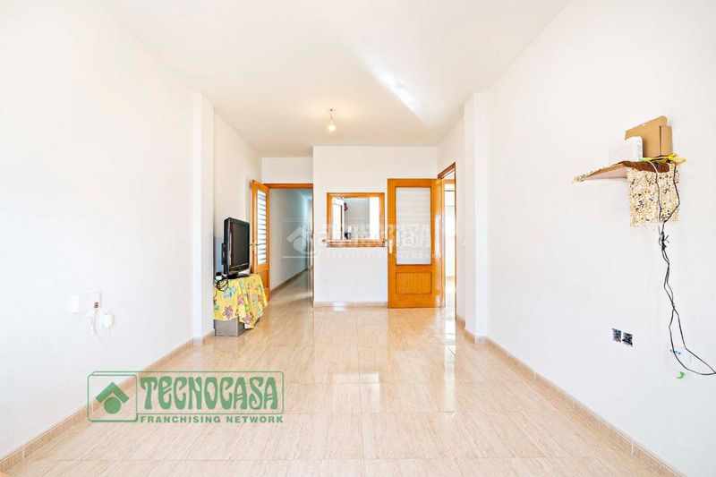 Foto 0f99a1c4-b2a8-4b17-9279-5a067456ce1a. Pis amb calefacció aparcament a puebla de Vícar Vícar