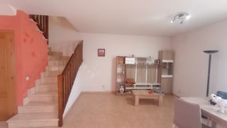 Casa adossada a Pozuelo de Calatrava. Unifamiliar en venta