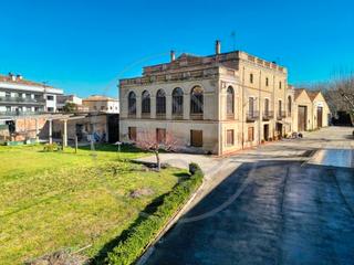 Masia  Carrer de l'aigüeta. Finca colonial en la bisbal de l'empordà