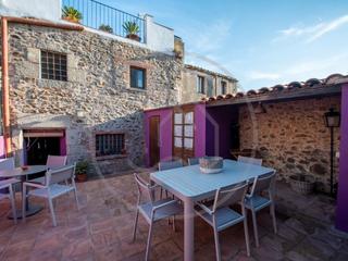 Masia a Poble. Casa de pueblo en calonge con licencia turística
