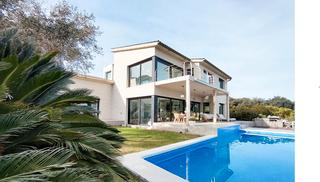Xalet a Bescanó. Exclusivo chalet de diseño con vistas panorámicas a girona