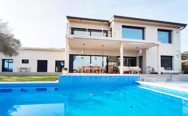 Foto 37d72ea2-63da-4c14-8ed3-59858a42fcd0. Xalet amb calefacció aparcament piscina a Bescanó