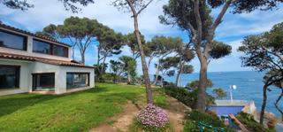 Chalet à La Fosca - Cala Margarida. Exclusivo chalet en urbanización privada frente al mar en cala e